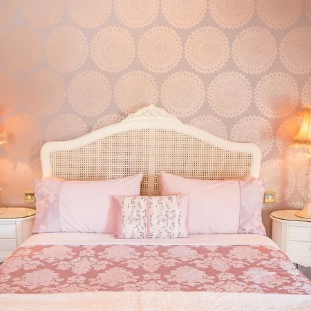 The Red Door Country House בית הארחה 4*