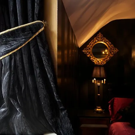 The Red Door Country House 4*