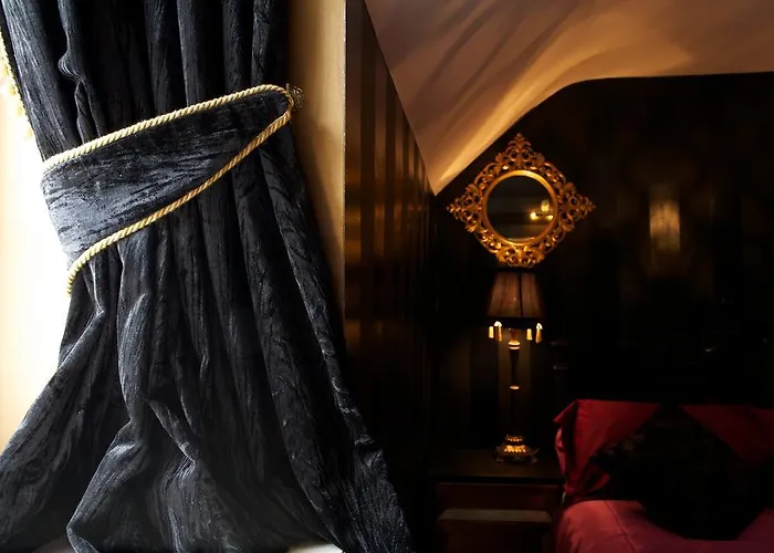 The Red Door Country House 4*